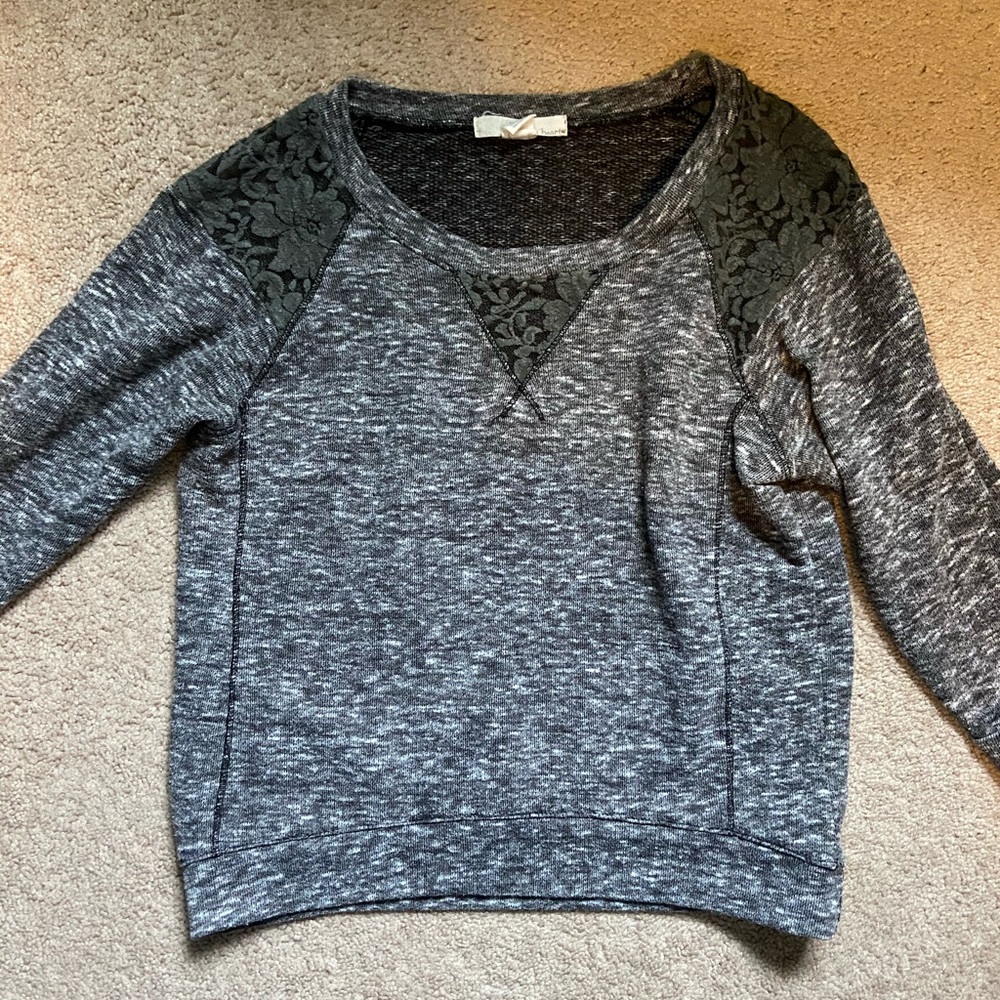 Gray Mid-Sleeve Cropped Shirt